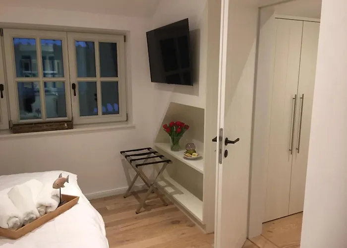 Duenenhuuske Inselfreid Mit Sauna Auf By Interhome